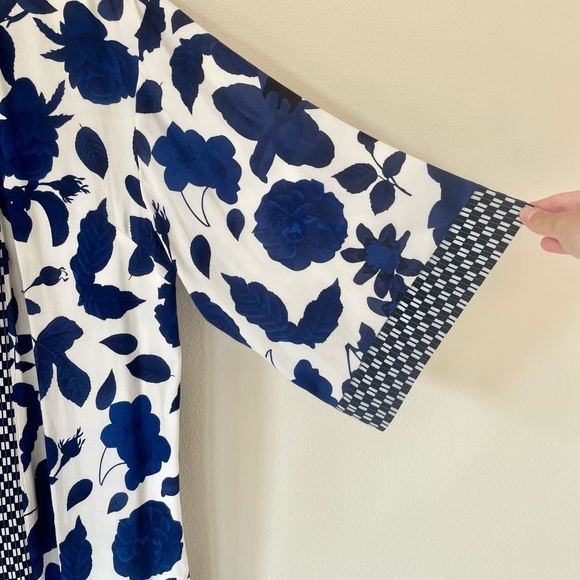 •CAbi• Blue & white botanical open front kimono - Picture 3 of 8